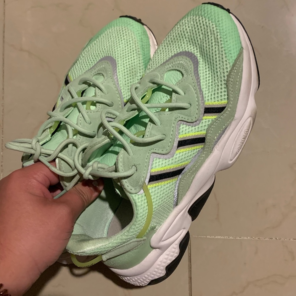 Ozweegos Adidas